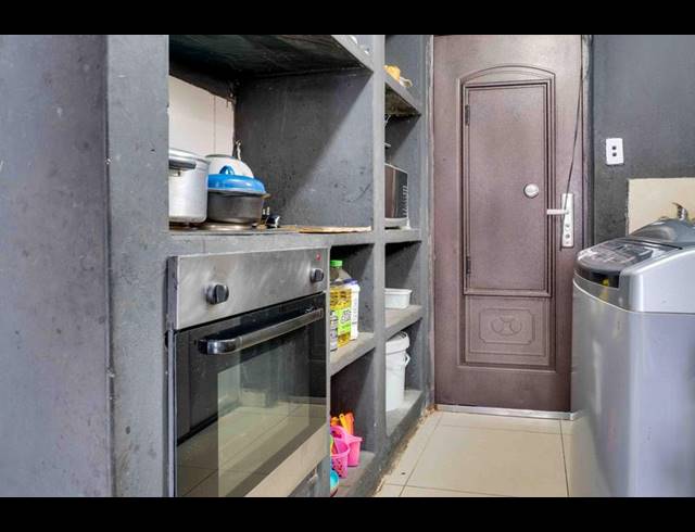 5 BEDROOM HOUSE FOR SALE IN PROTEA GLEN EXT